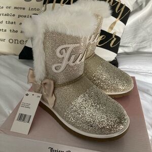 Juicy Couture Girls' Gold Glitter Faux-Fur Bow Boots